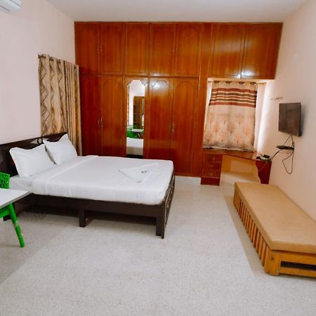 Akshatha Home Stay Bangalore Eksteriør billede